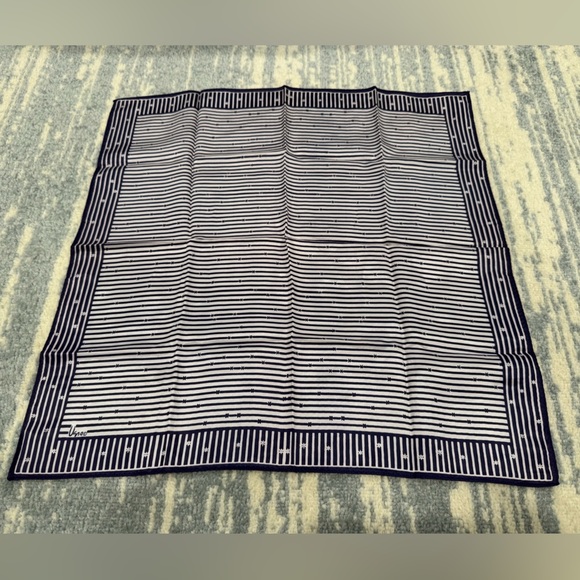 Vera Scarf - Picture 1 of 2